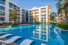 Exquisite 2BR with Pool View